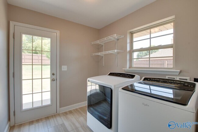 Building Photo - 512 Summer Cove Cir NW