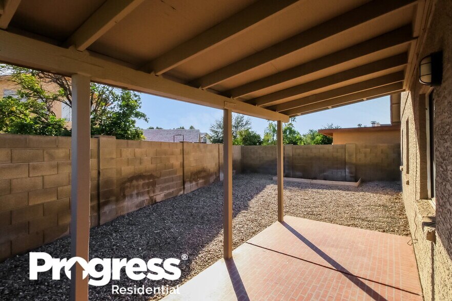 Building Photo - 5089 W Saragosa St