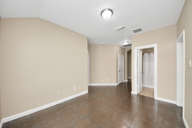 Building Photo - 8226 Stratford Canyon Dr