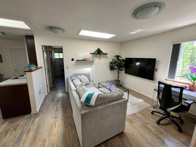 Building Photo - 1526 Whedbee St