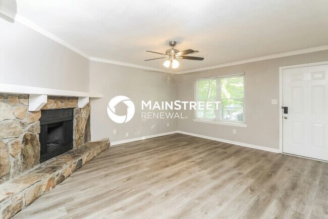 Building Photo - 3 Bedroom Pet-Friendly Home in Tucker, GA with Main Street Renewal