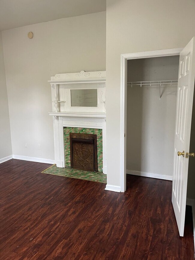Building Photo - 374 Park Ave