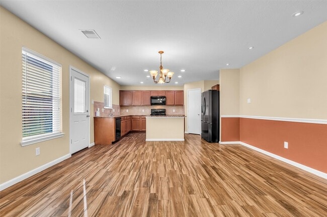 Building Photo - 1608 Pointe Leone