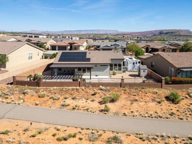 Building Photo - Brio Beauty! 3 Bedroom Home with View and RV Parking!