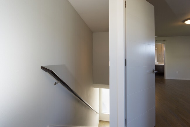 Building Photo - 328 NW 41st St