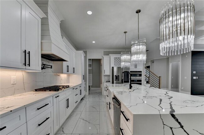 Building Photo - 960 Nours Cir SE