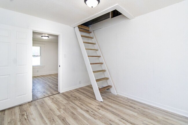 Building Photo - 203 E Vassar St