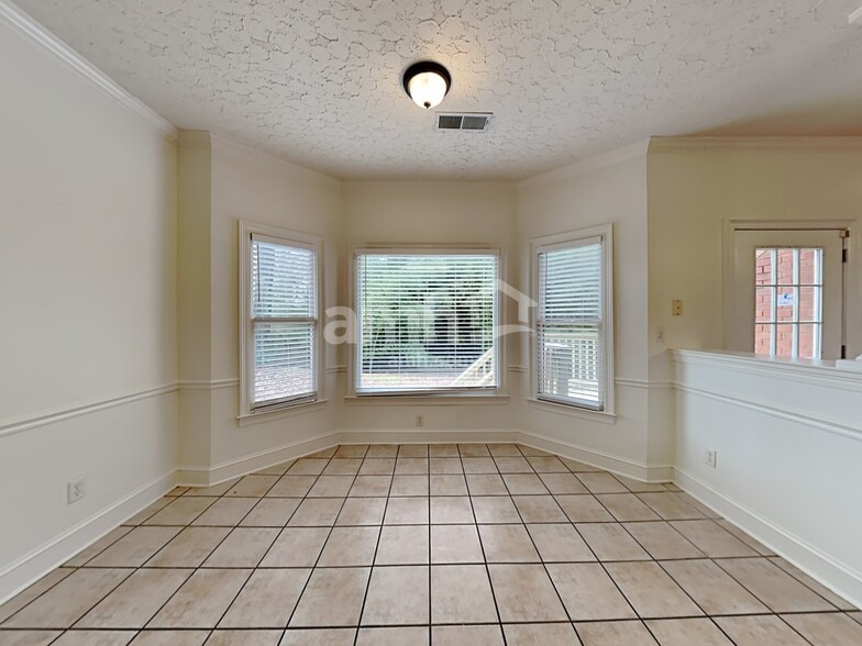 Building Photo - 6207 Chester Cv