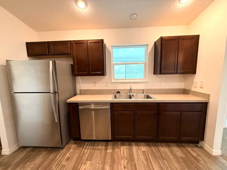 Kitchen - 11190 Hess Way