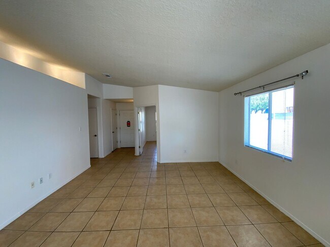 Building Photo - 4 Bedroom Single Story Home Available Near...