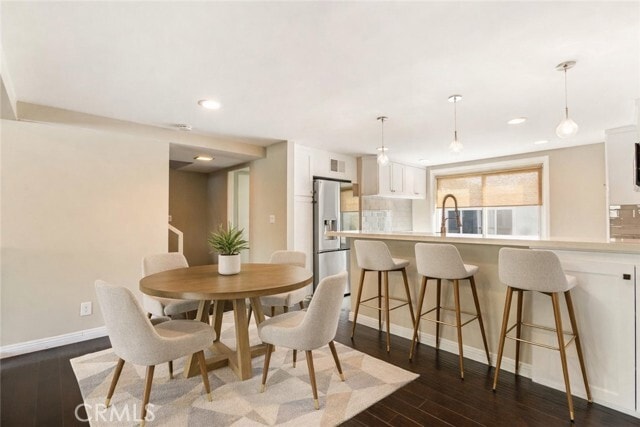 Building Photo - 4425 W Sarah St