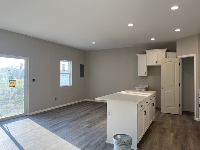 Building Photo - 1317 Sioux Turn