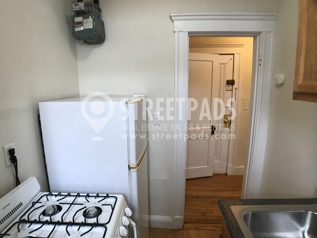 Building Photo - bedroom in Boston MA 02215