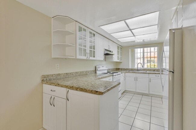 Building Photo - 985 Bellhurst Ave
