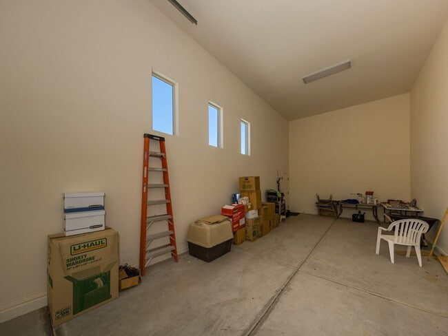 Building Photo - Furnished pool home for rent!