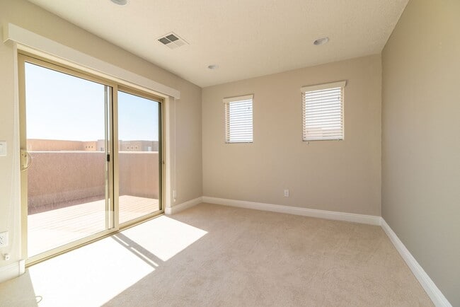 Building Photo - Gorgeous Pulte Townhome Available Now!
