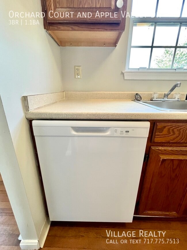 Building Photo - 302 Orchard Ct
