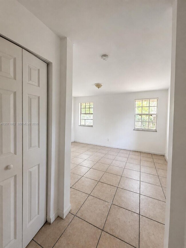 Building Photo - 2653 SW 51st St