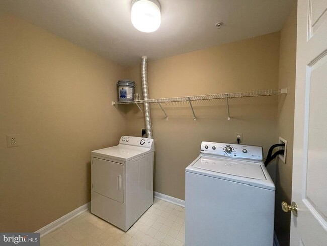 Building Photo - 9131 Gracious End Ct