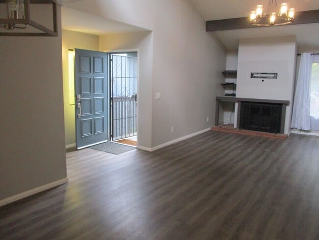 Building Photo - Mission Valley Newly Remodeled 2 Bdr 2 Bat...