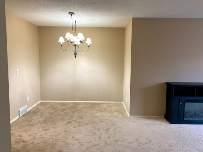 Building Photo - 7971 Royal Arms Ct