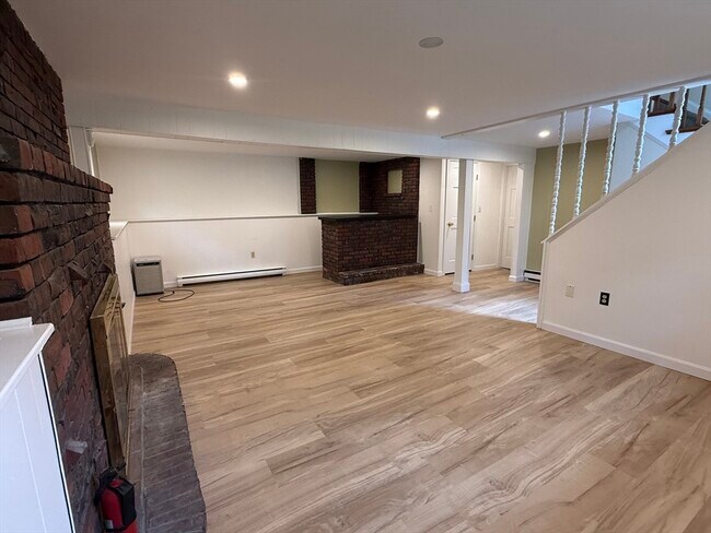 Building Photo - 9 Brookdale Cir