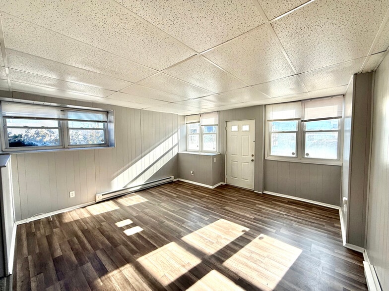 Building Photo - 403 25th St