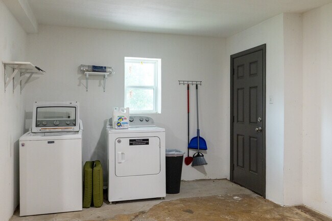 Building Photo - 7520 Sequoia Ct