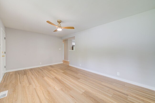 Building Photo - Beautiful renovated three bedroom house