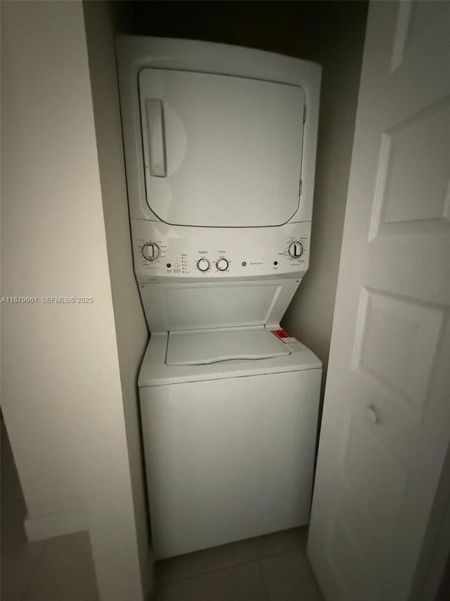 Building Photo - 7905 NW 104th Ave