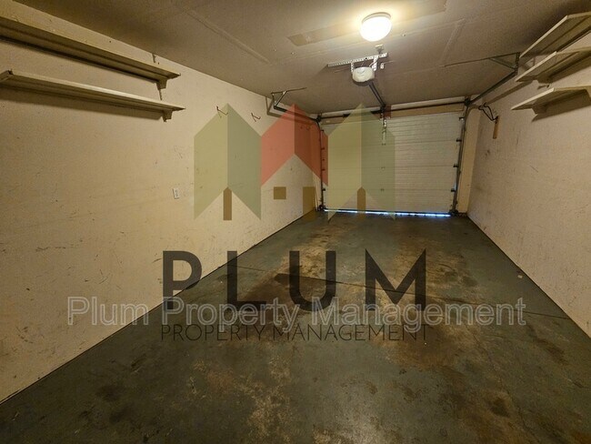 Building Photo - 5104 Village View Way