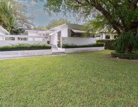 Building Photo - 6090 SW 27th St