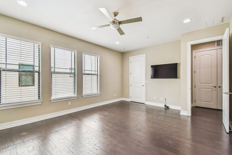 Building Photo - 622 S Matanzas Ave