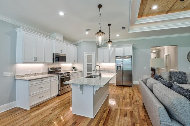 Building Photo - 2404 Sweet Valley Hts