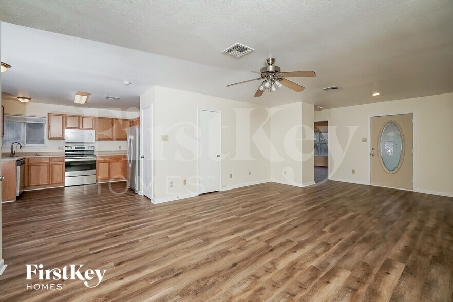 Building Photo - 113 Ocotillo