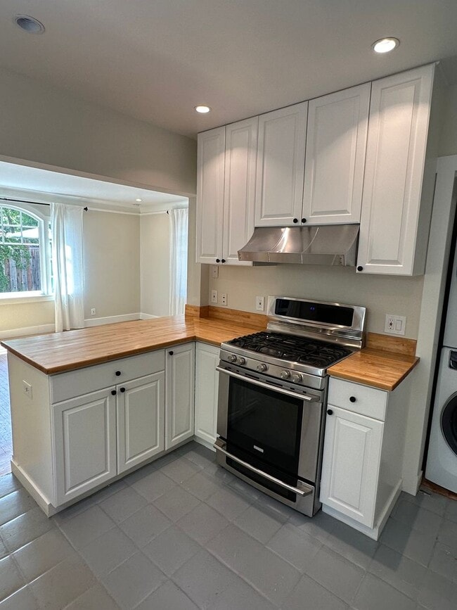 Building Photo - Comfy and charming 2 bedroom, best Palo Al...