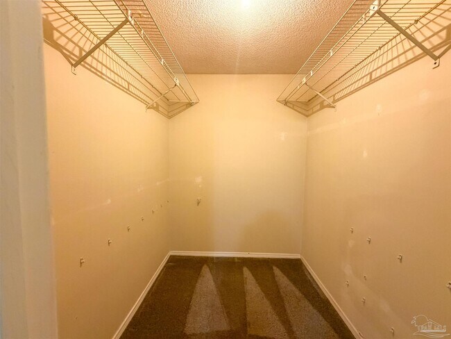 Building Photo - 8101 Treetop Ln