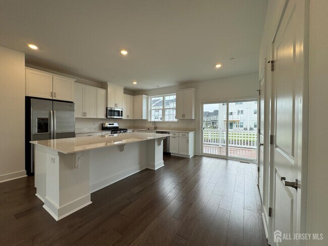 Building Photo - 71 Eastwood Ter