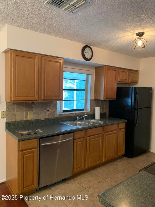 Building Photo - 4143 Montano Ave