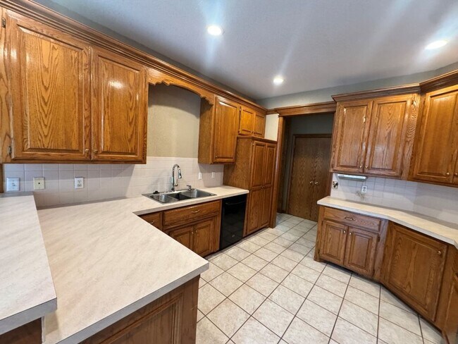 Building Photo - 4-bedroom 2 bath home in Kingsbrook, lots of storage, 2 dining areas and stand-up storm shelter! ...