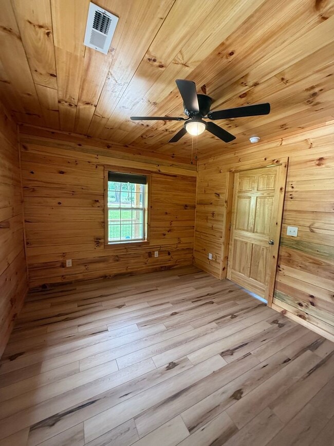 Building Photo - Updated 2 Bed 1 Bath Home in Mars Hill, NC!!