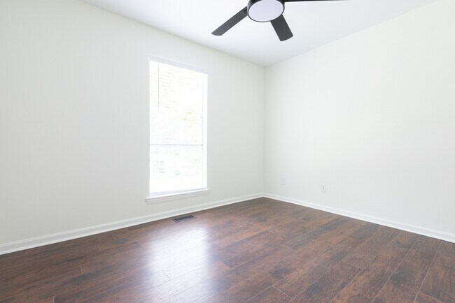 Building Photo - 605 Bonnie Bell Ln