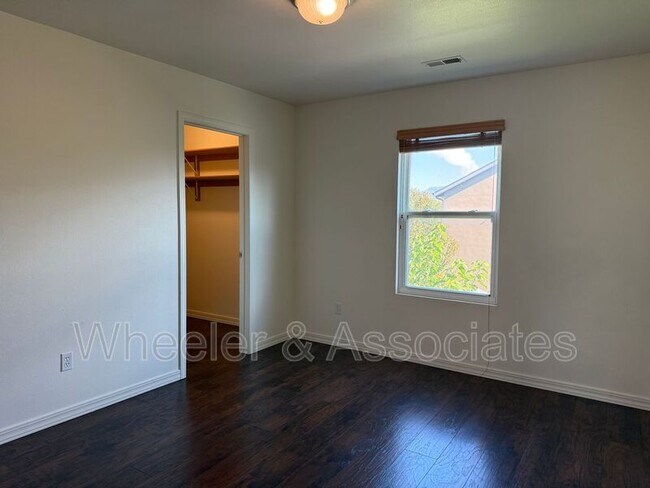 Building Photo - 1584 W Galbraith Ln