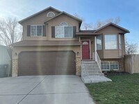 Building Photo - 4 Bed/2 Bath home in Harrisville