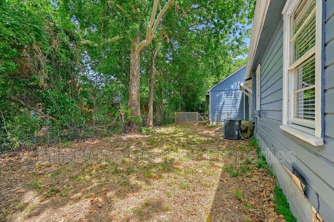 Building Photo - 1721 S Fannin Ave