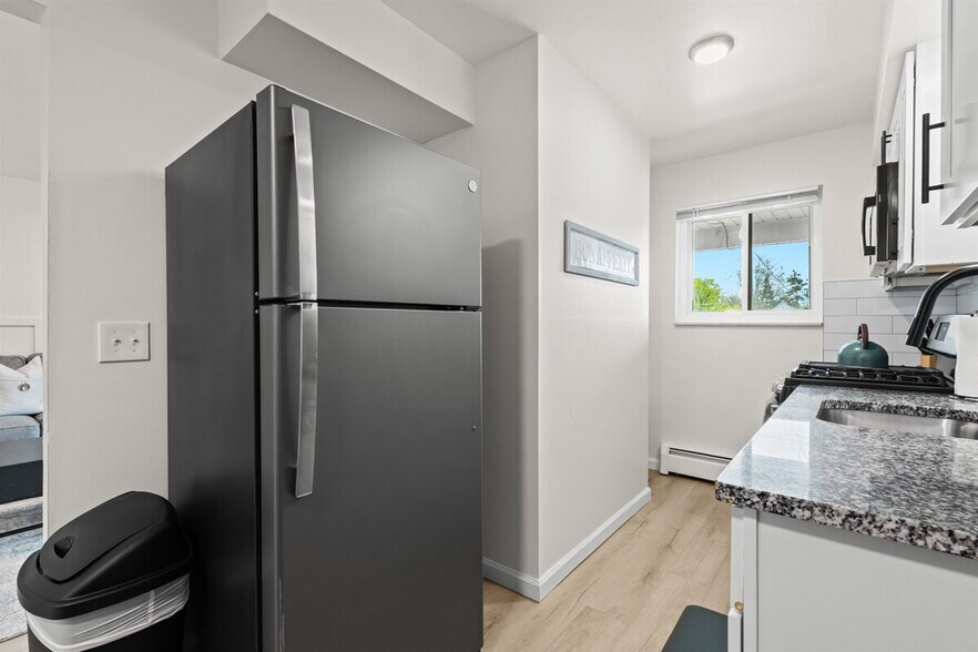 Building Photo - 22 2nd St