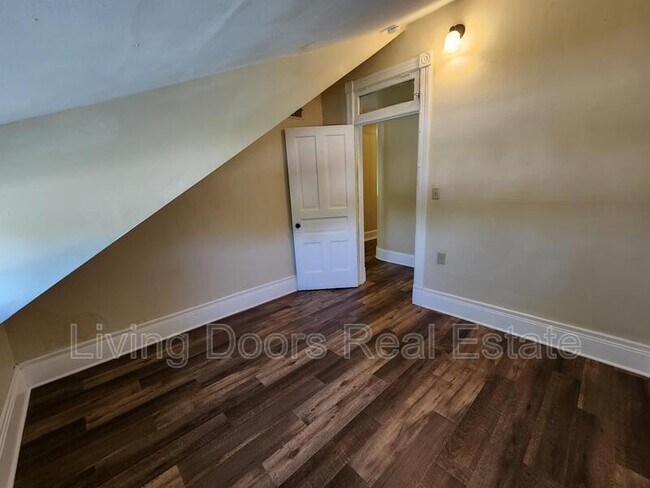 Building Photo - 15 Jackson Ave