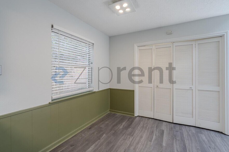 Building Photo - Unit