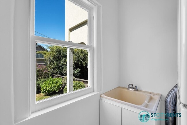 Building Photo - West Portal: Newly Remodeled Detached Sing...