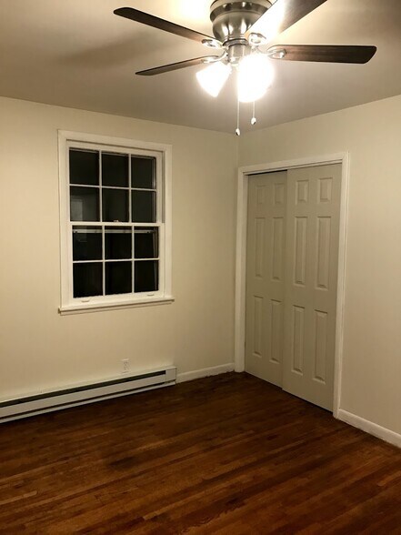Building Photo - 1707 Woodside Dr